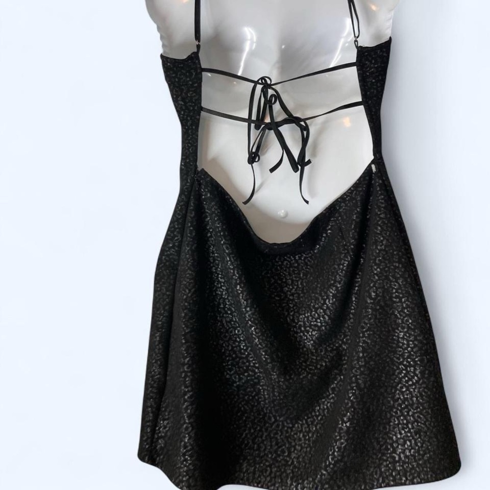 Urban Outfitters black leopard print mini dress with tie back open detail L - Picture 3 of 4